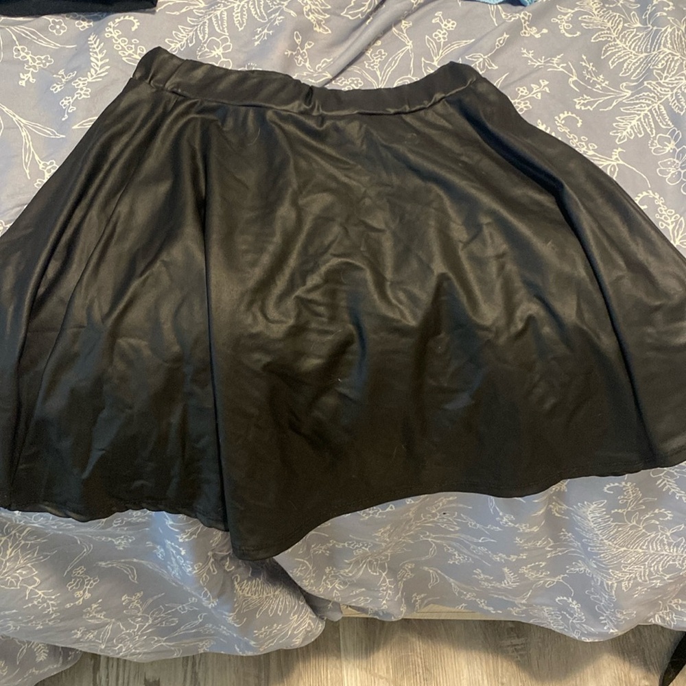 Fake leather black skirt